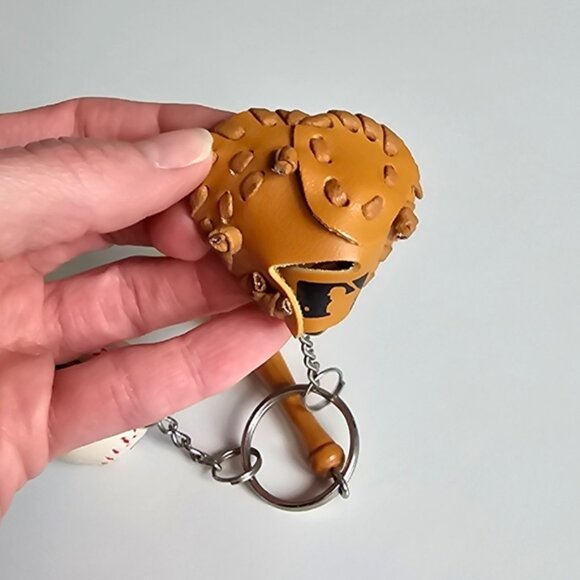 Baseball MLB 1993 Glove and Bat Keychain Set - Picture 4 of 13
